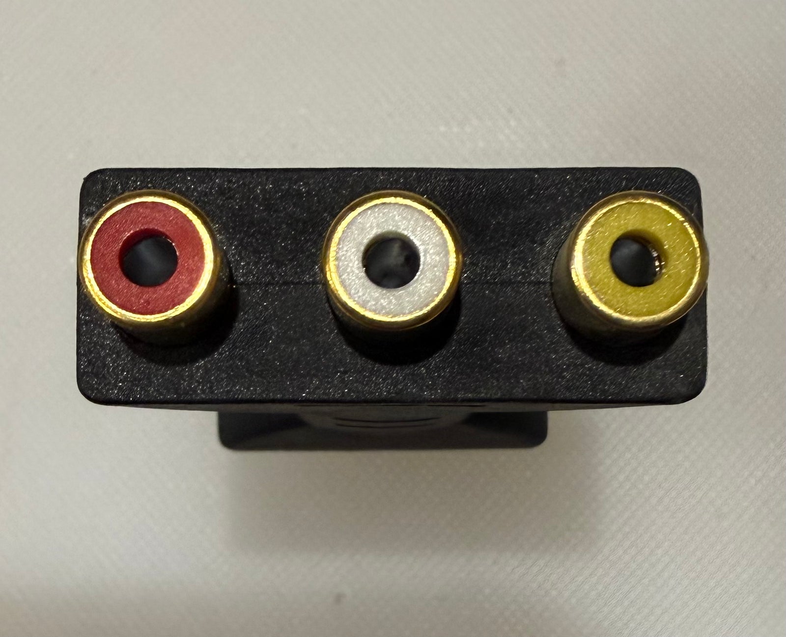 HDMI to RCA video adapter — product photo 2