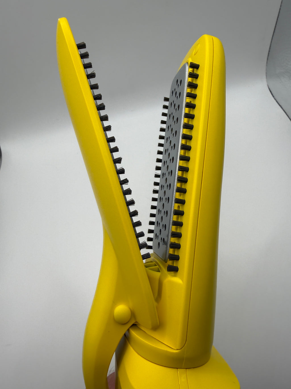 Drybar The Straight Shot blow-drying flat iron — product photo 3