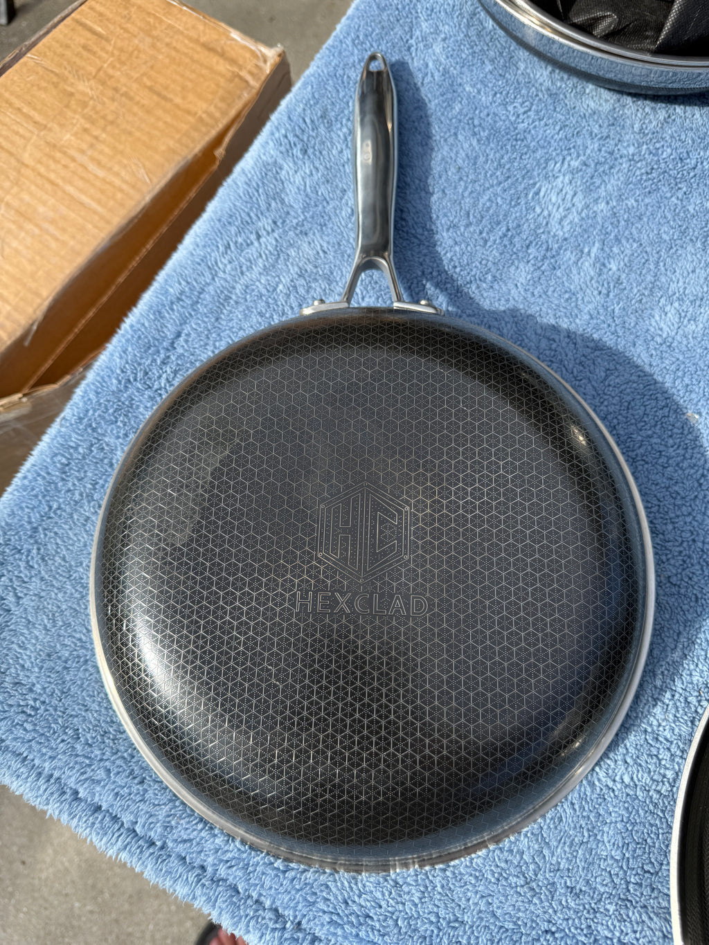 Hexclad Hybrid frying pan bottom with branding