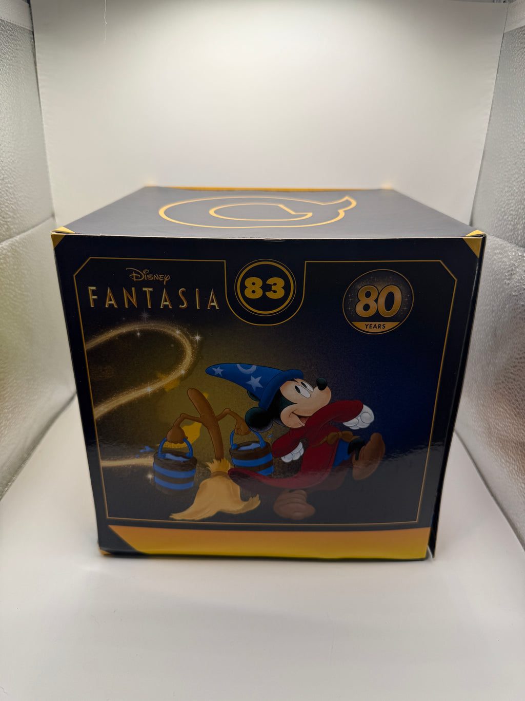 Front view of Sorcerer Mickey Q-Fig Max box