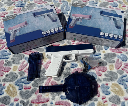 Fully automatic water pistol with battery and magazines