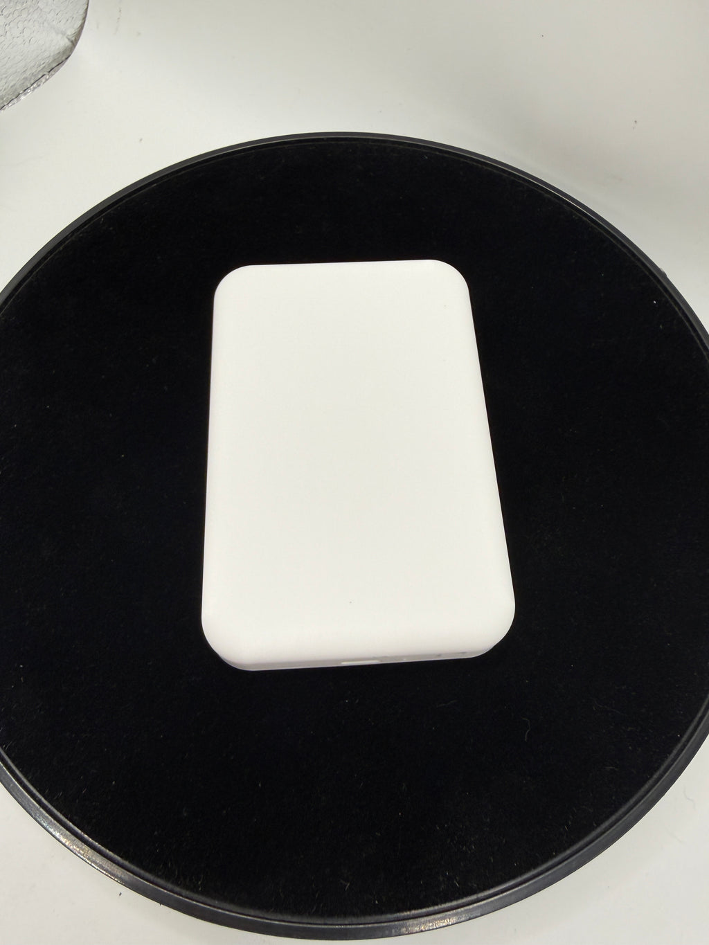 Magnetic Wireless Power Bank - New - product photo 4