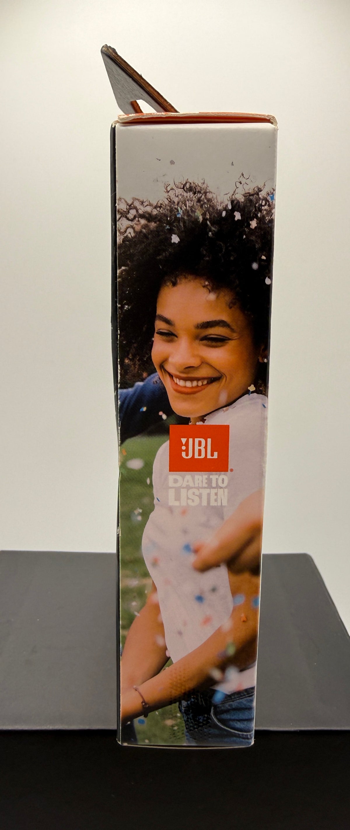 JBL Vibe Beam 2 bottom packaging with barcode and serial number