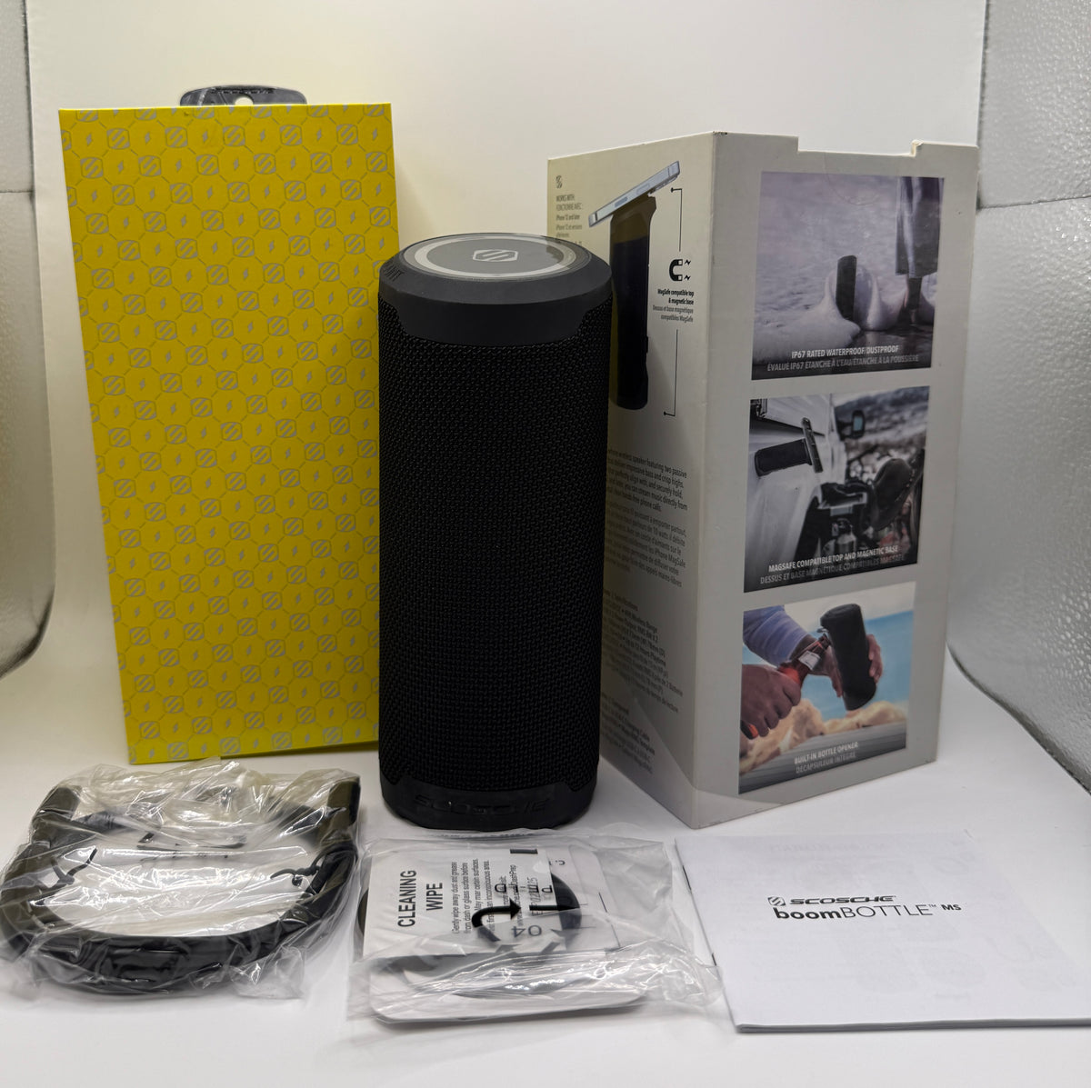 Speaker with box and accessories