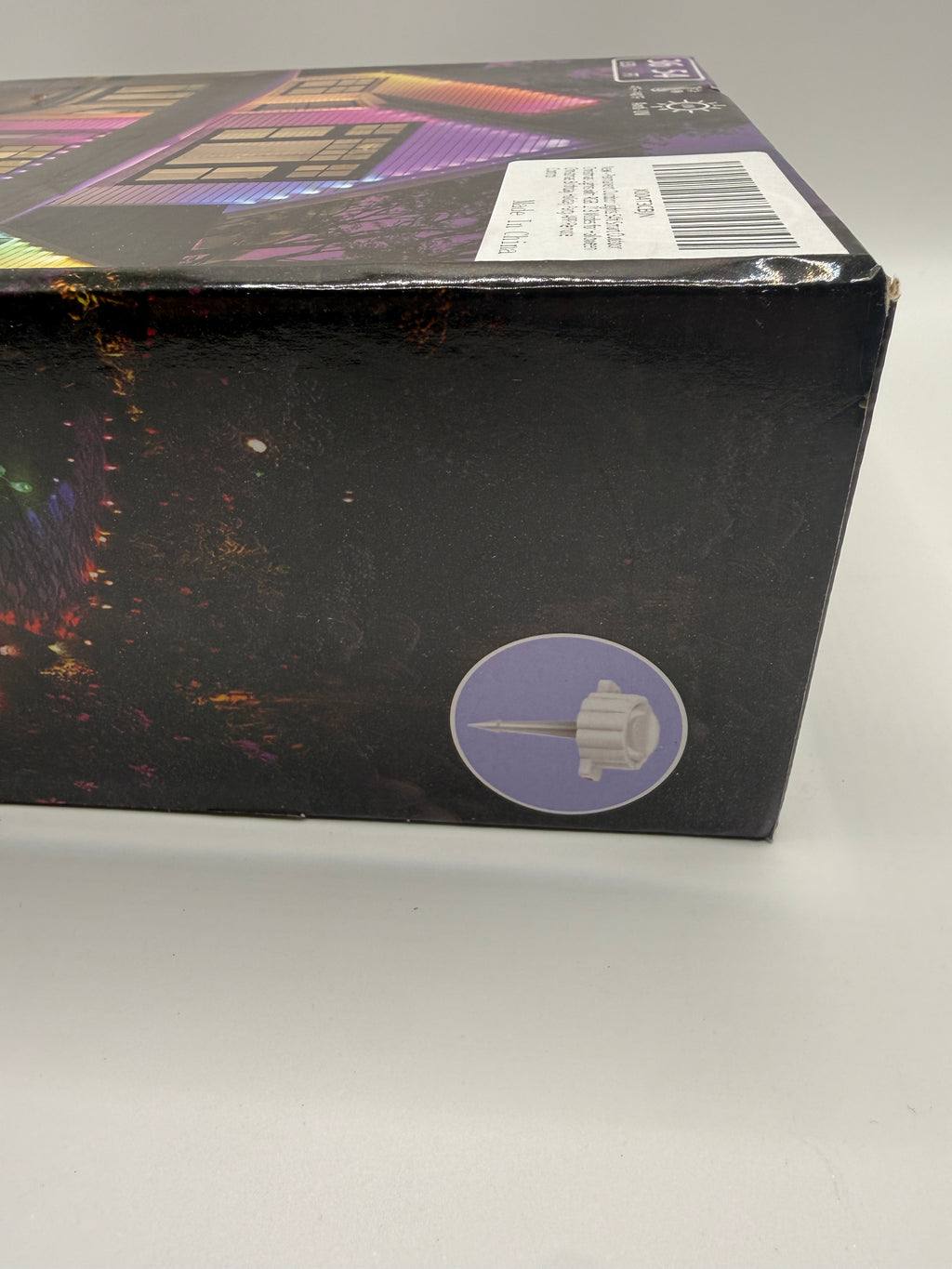Close up of packaging corner illustrating outdoor light stake