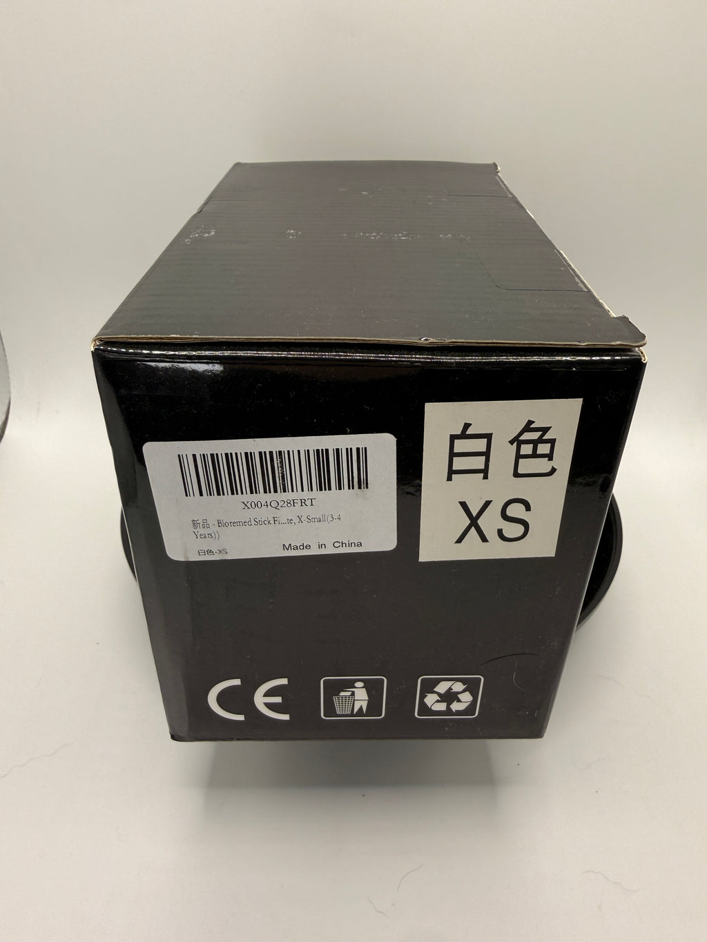 Box label showing size XS and product info