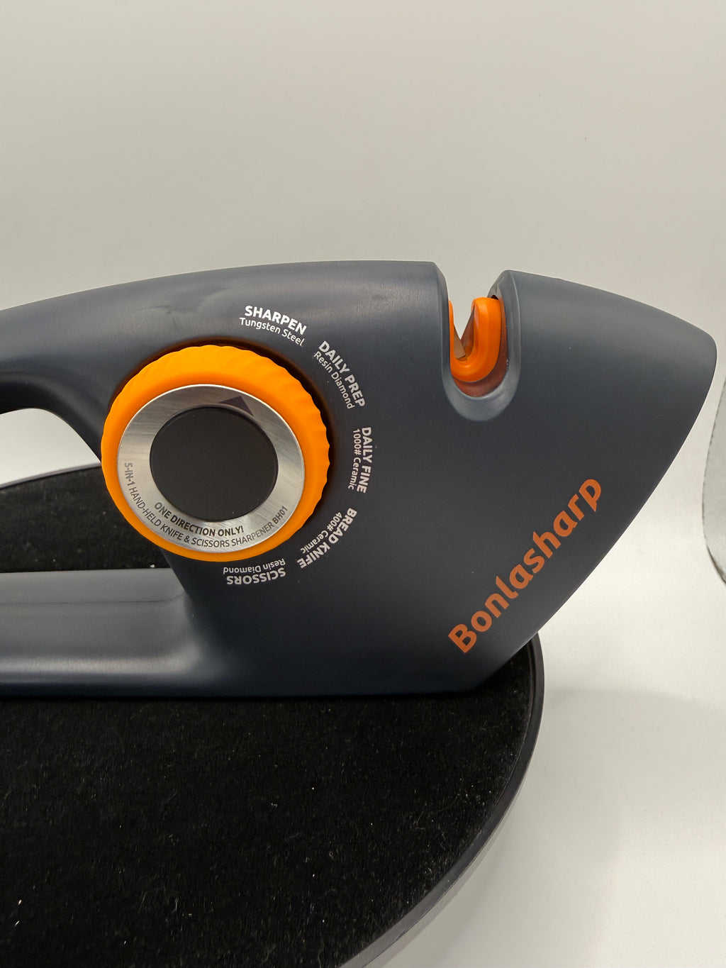 Close-up of the blade sharpening slot on Bonlasharp sharpener